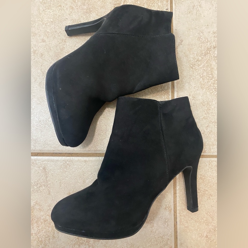 Madden Girl Black Suede Ankle Booties with High Heel, Size 7 - Picture 3 of 9